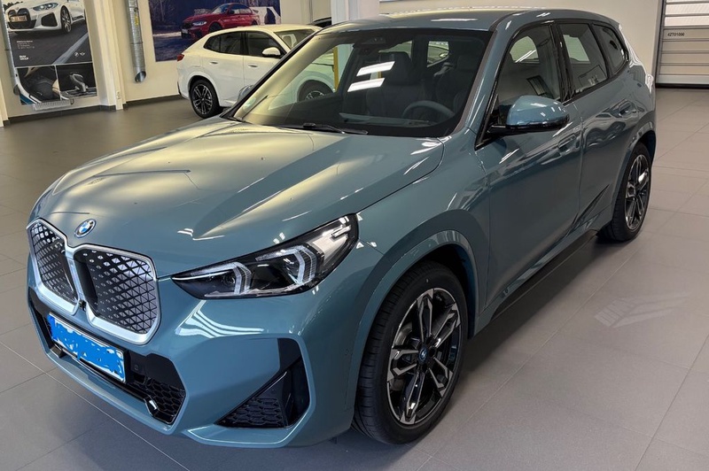 BMW iX1