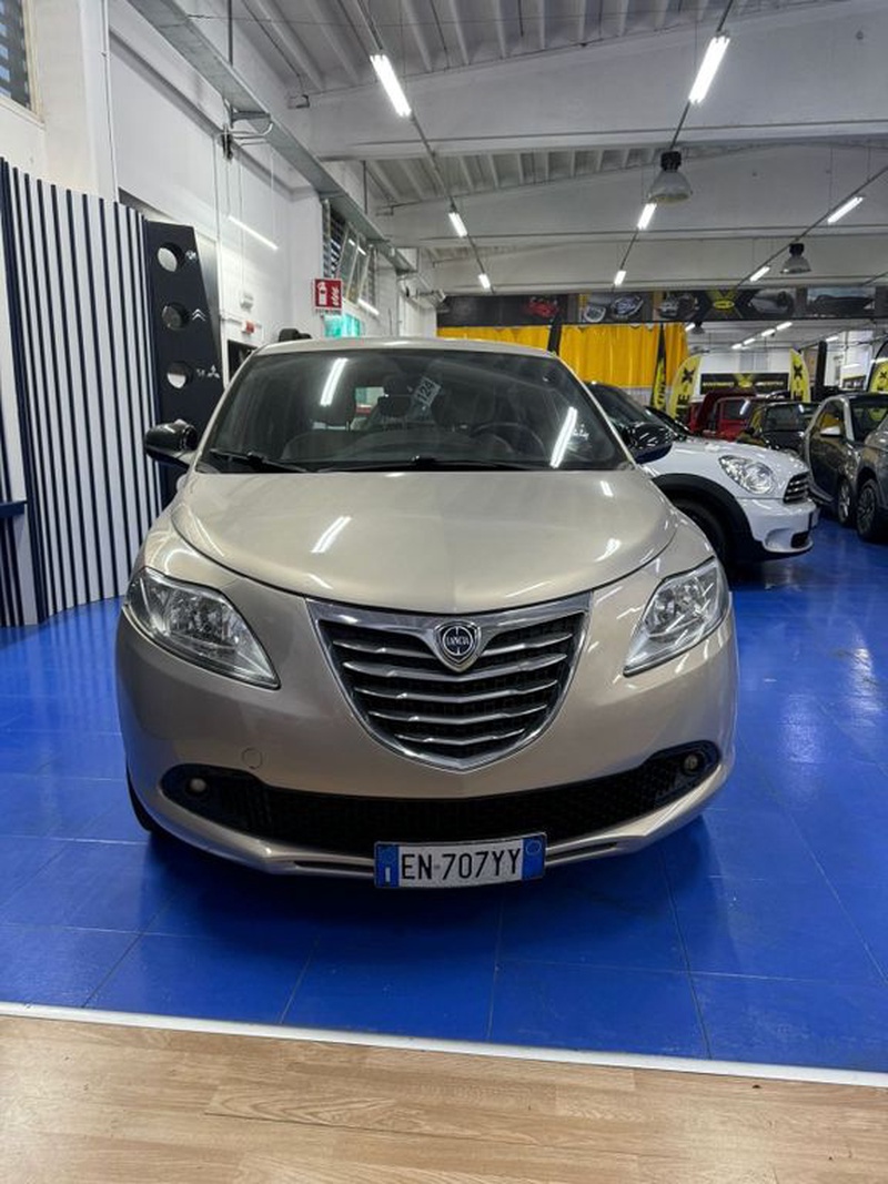 Lancia Ypsilon