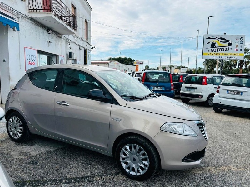Lancia Ypsilon
