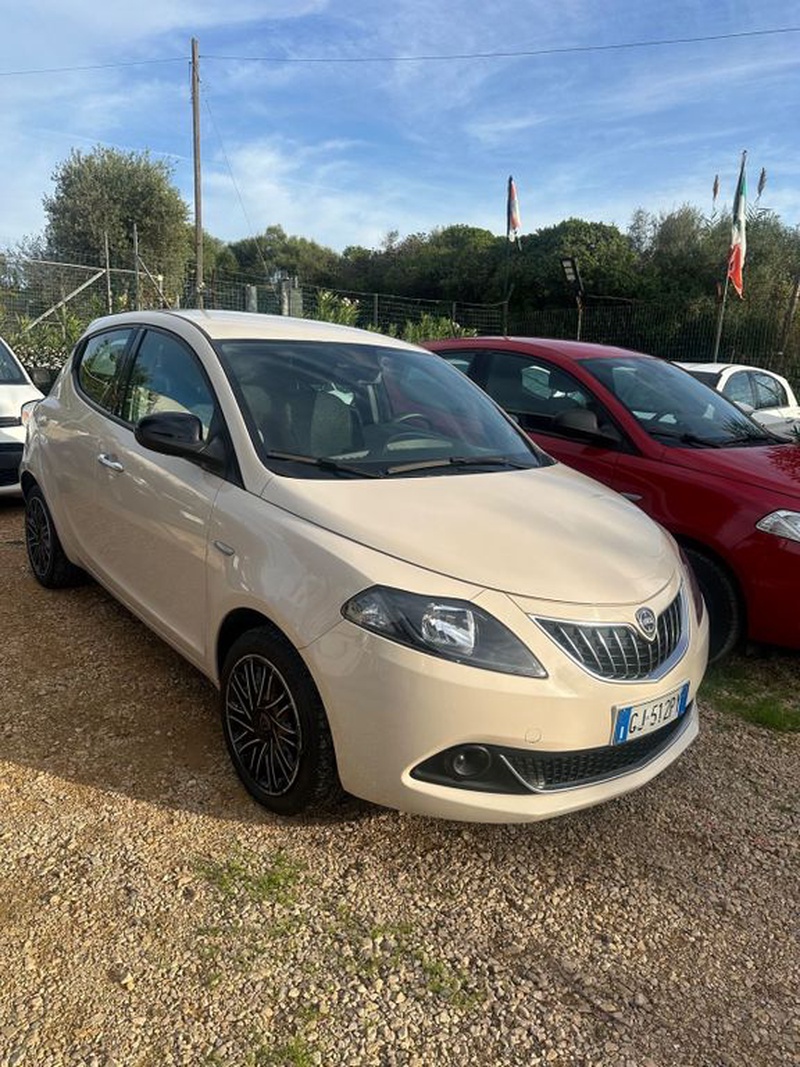 Lancia Ypsilon