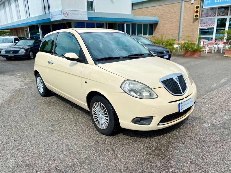 Lancia Ypsilon
