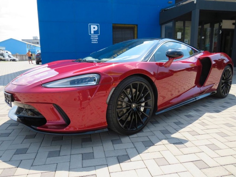 McLaren GT
