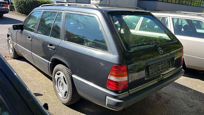 Mercedes-Benz 220 1996