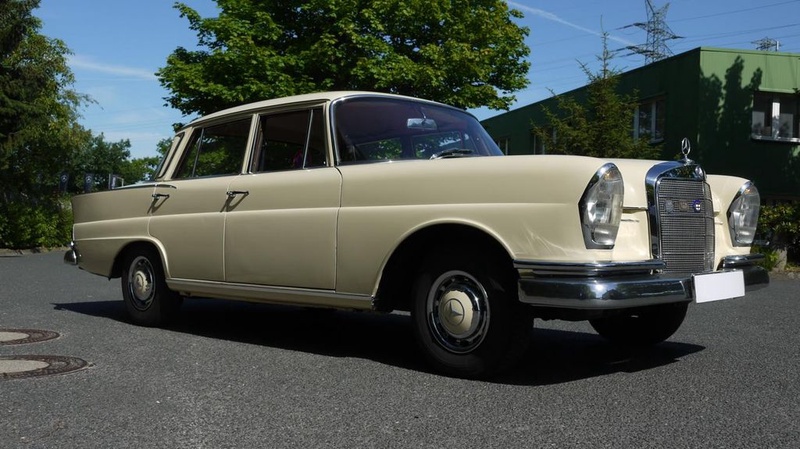 Mercedes-Benz 220