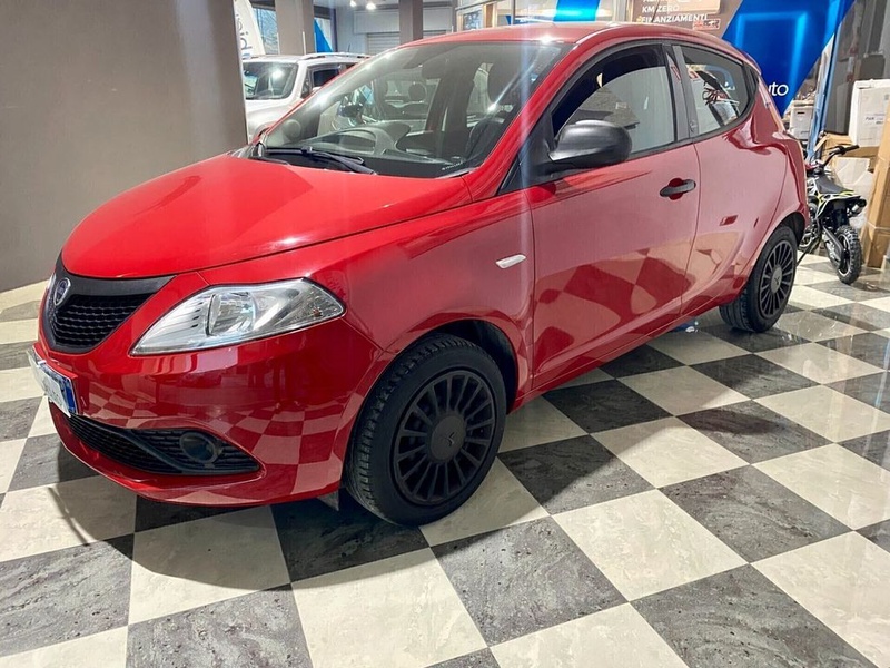 Lancia Ypsilon