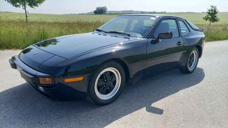 Porsche 944