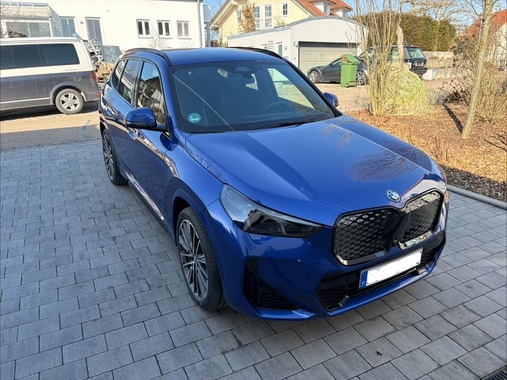 BMW iX1 2025