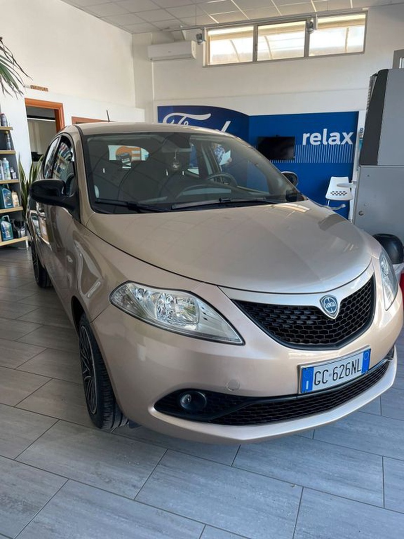 Lancia Ypsilon