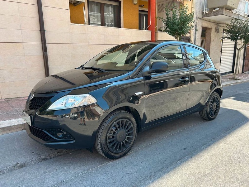 Lancia Ypsilon