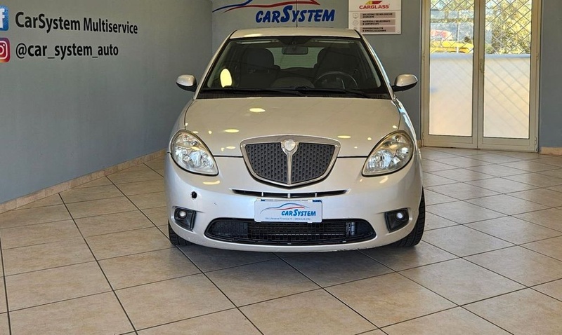 Lancia Ypsilon