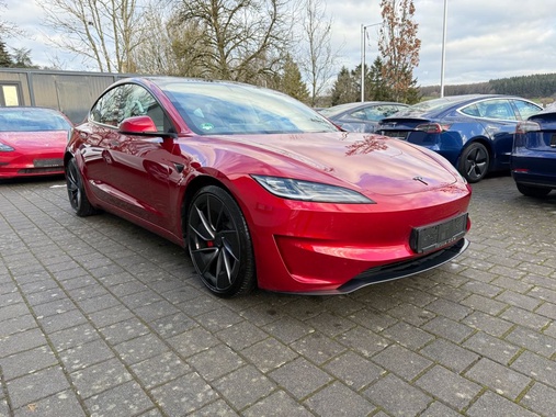 Tesla Model 3 2024
