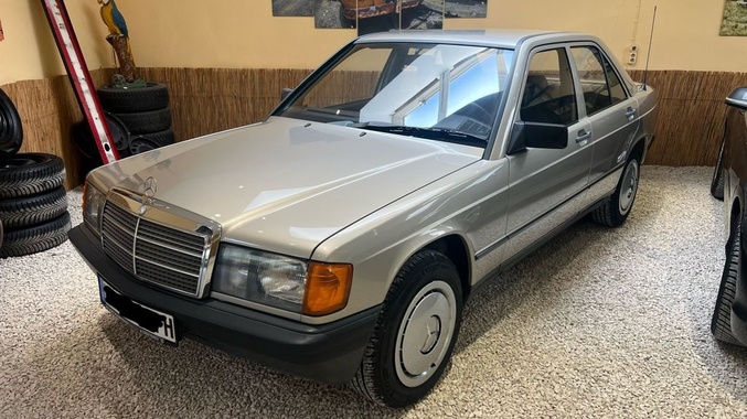 Mercedes-Benz 190 1987