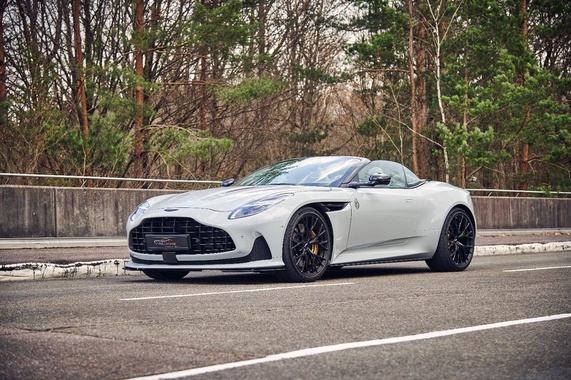 Aston Martin DB12 2024