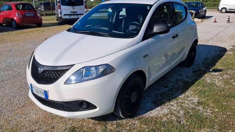 Lancia Ypsilon
