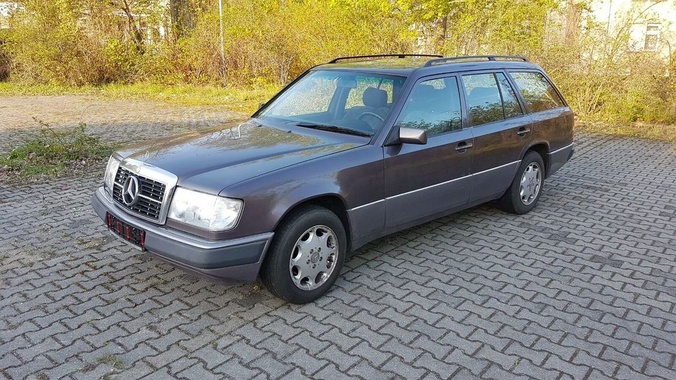 Mercedes-Benz 220 1993