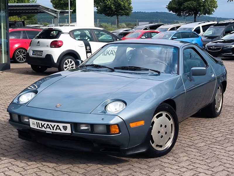 Porsche 928