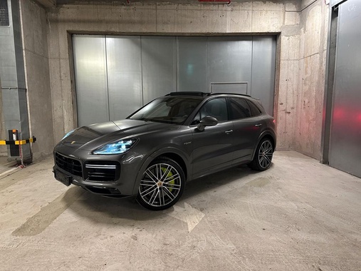 Porsche Cayenne 2021