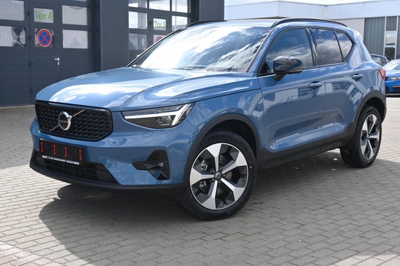 Volvo XC40 2025