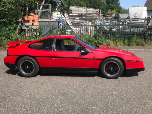 Pontiac Fiero 1986