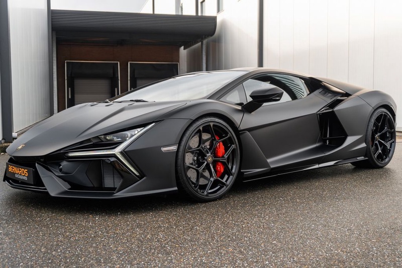 Lamborghini Revuelto