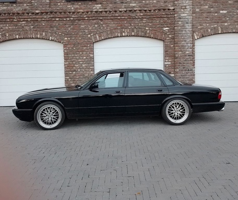 Jaguar XJR