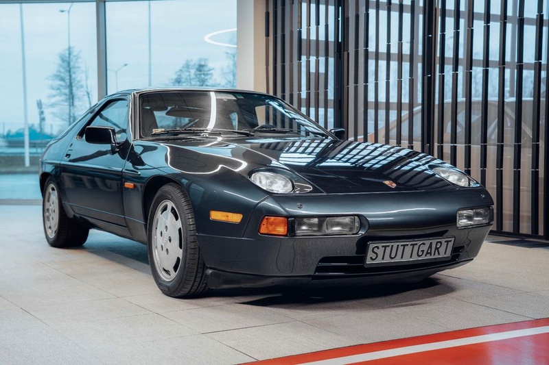 Porsche 928