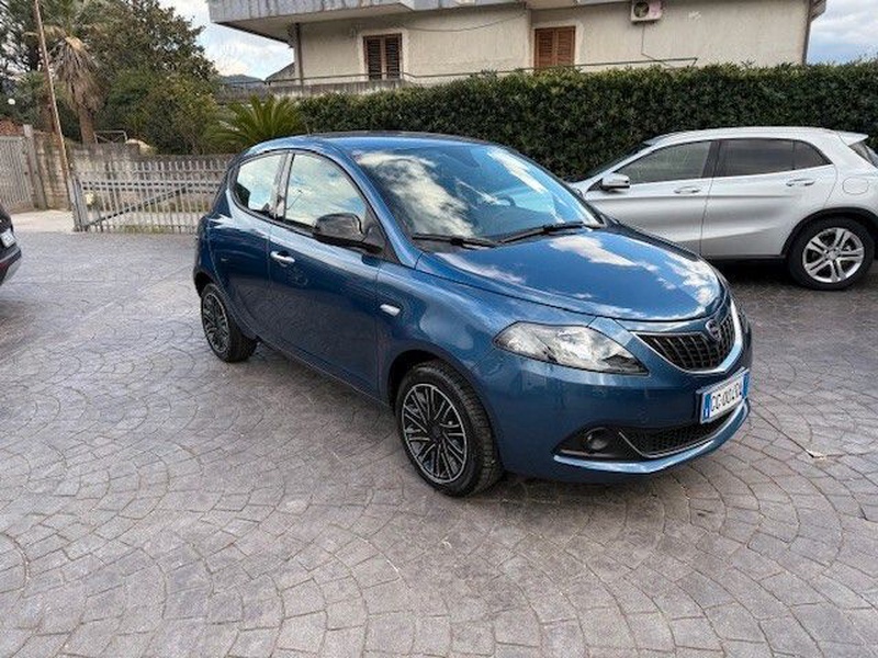 Lancia Ypsilon