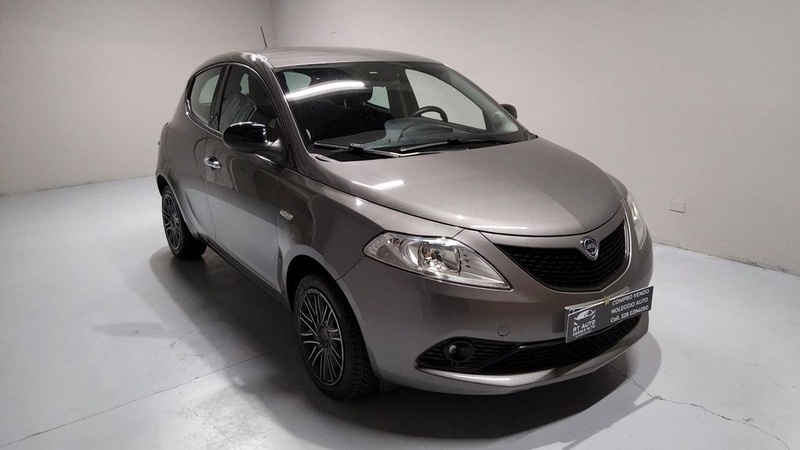 Lancia Ypsilon