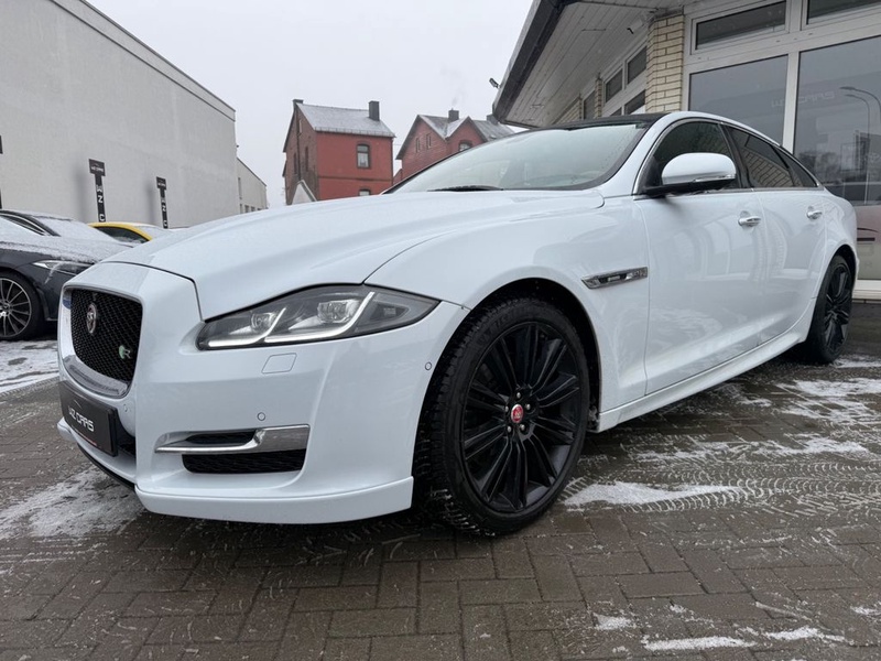 Jaguar XJ