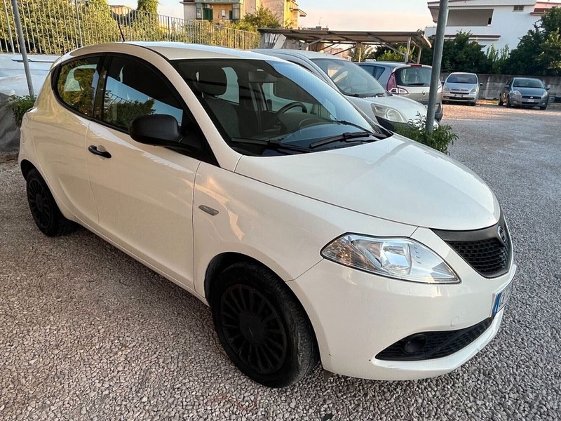 Lancia Ypsilon