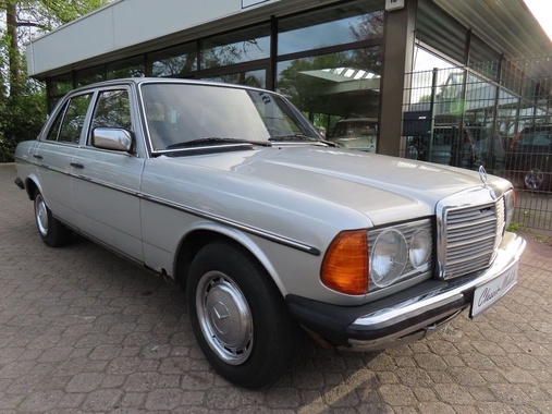 Mercedes-Benz 200 1982