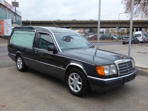 Mercedes-Benz 220 1990