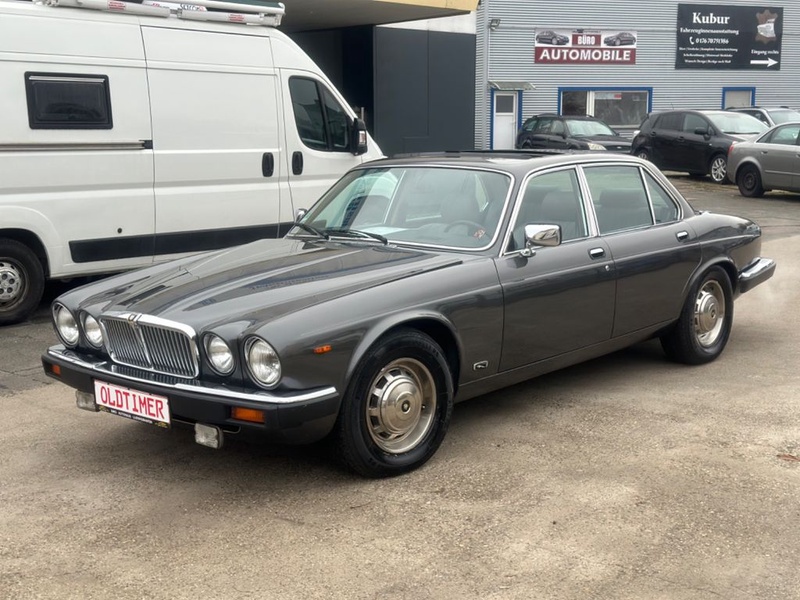 Jaguar XJ