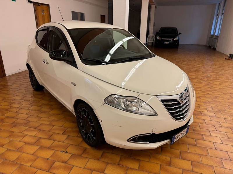 Lancia Ypsilon