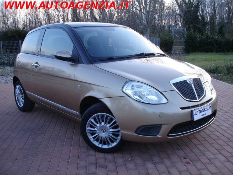 Lancia Ypsilon