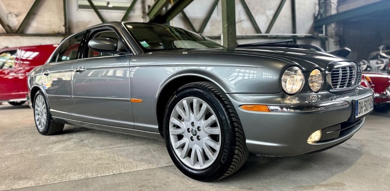 Jaguar XJ8