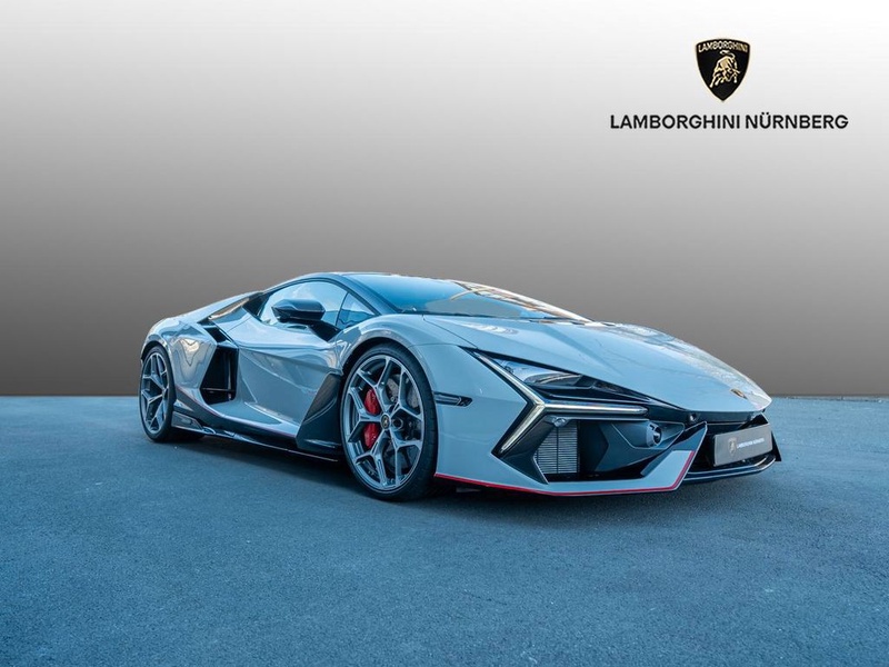 Lamborghini Revuelto
