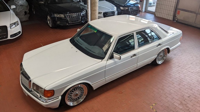 Mercedes-Benz 300 1987