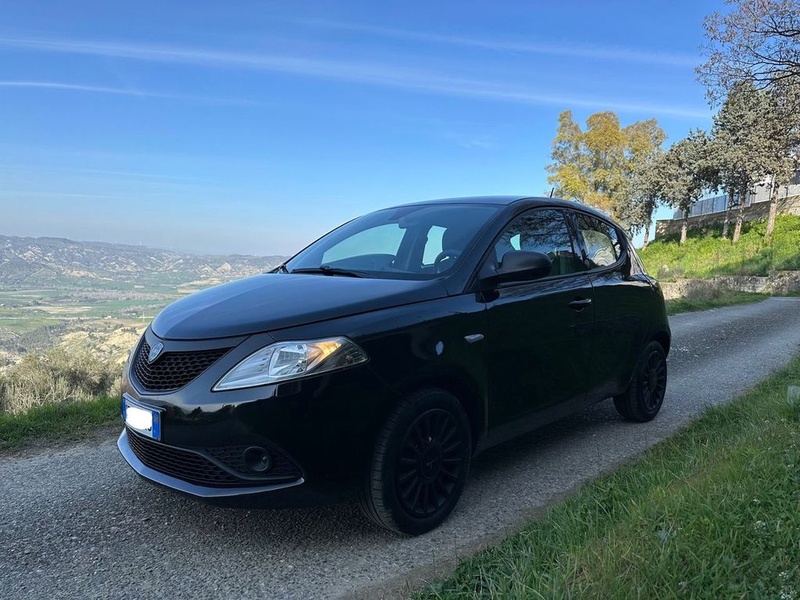 Lancia Ypsilon