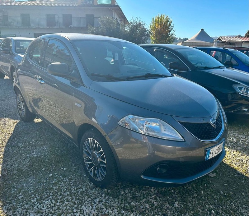 Lancia Ypsilon