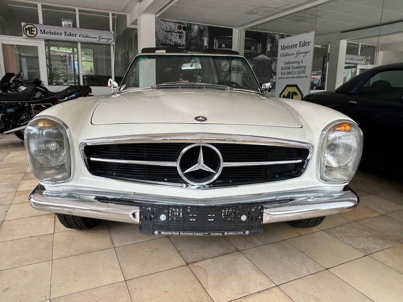 Mercedes-Benz 230