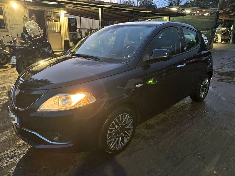 Lancia Ypsilon