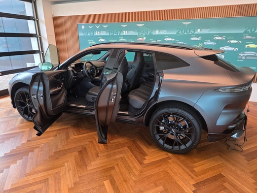 Aston Martin DBX 2025