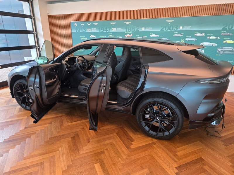 Aston Martin DBX