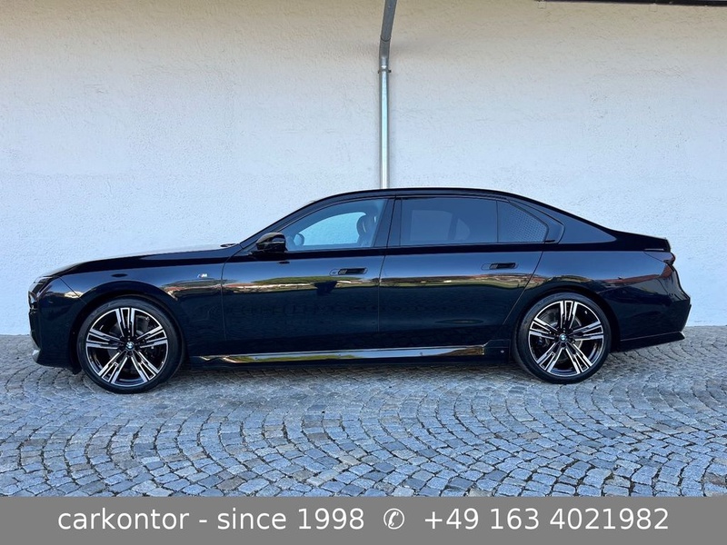 BMW i7