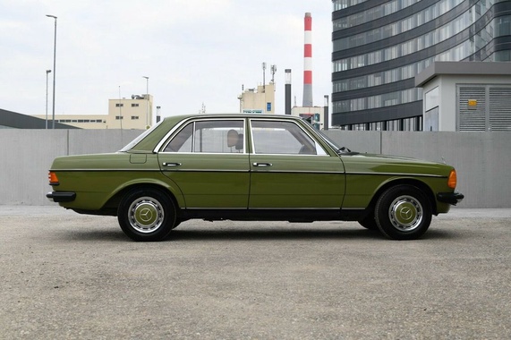 Mercedes-Benz 200 1982