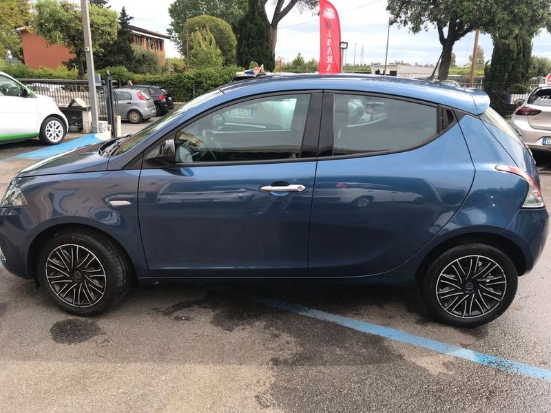 Lancia Ypsilon