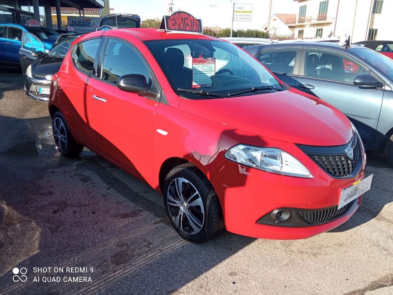 Lancia Ypsilon