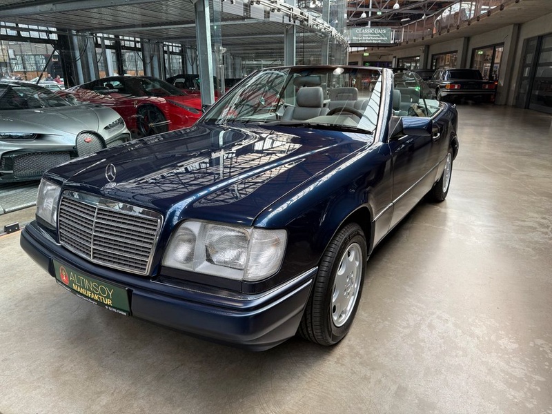 Mercedes-Benz 220