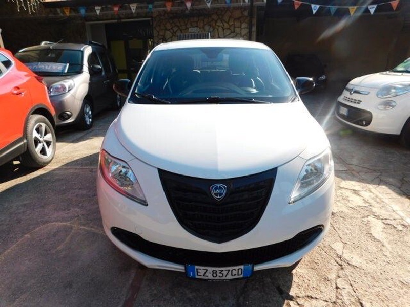 Lancia Ypsilon